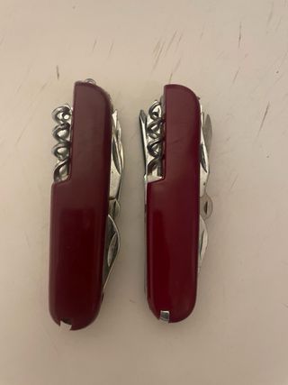 Lotto di 2 coltelli multiuso rossi