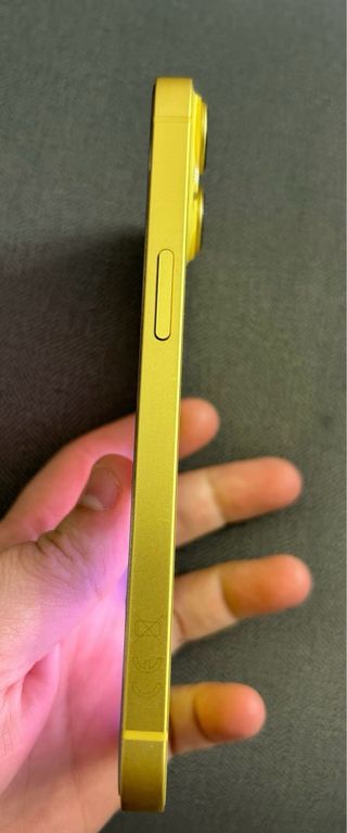 iPhone 14 amarillo