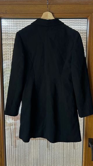 Abrigo UNIT negro tres cuartos