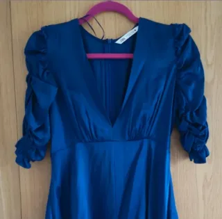 Mono invitada mangas abullonadas azul