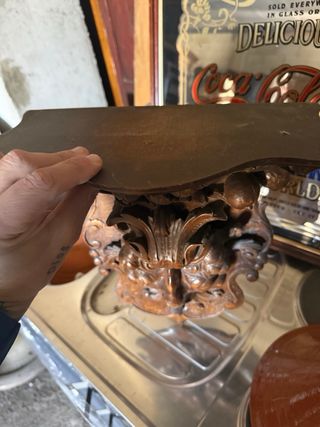 Mensula de madera tallada antigua