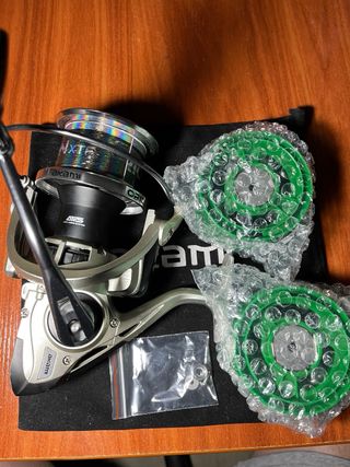 Combo Caña Daiwa Emblem Surf + Akami Orion XTF