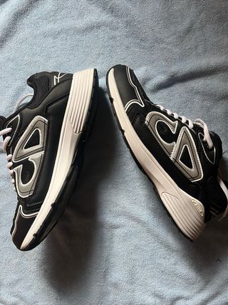 Zapatillas Dior B30 Negras y Blancas.