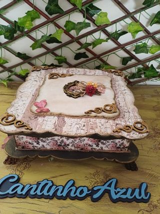Caixa decorativa pintada à mão
