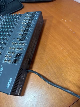 Mesa de Mezclas Yamaha MX12/4