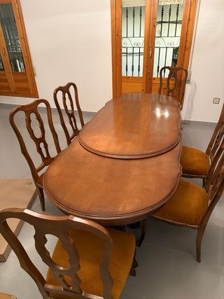 Mesa de madera con 6 sillas