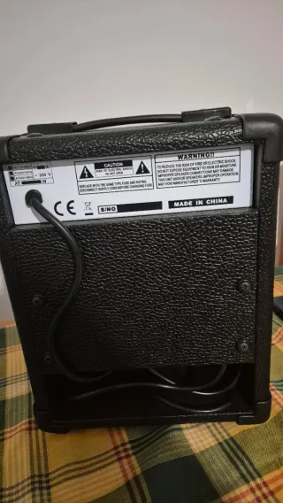Amplificador Guitarra Academy AP-15G