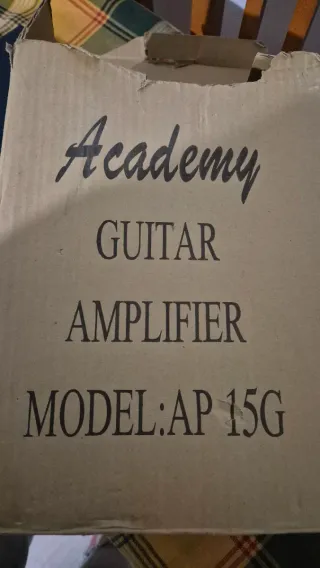 Amplificador Guitarra Academy AP-15G