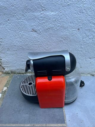 Cafetera Nespresso DeLonghi Roja