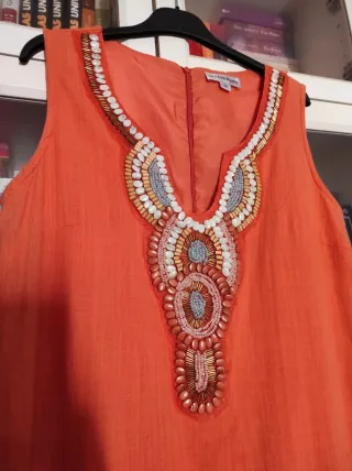 Vestido túnica naranja con pedrería en cuello M