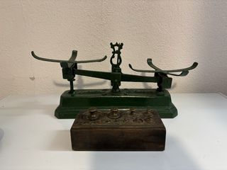 Balanza antigua de precisión