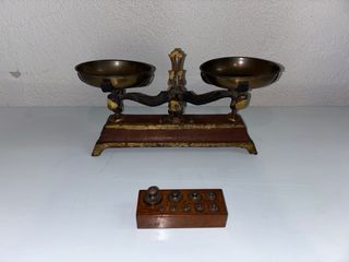 Balanza antigua de precisión
