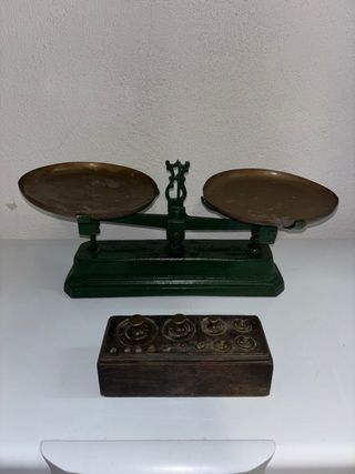 Balanza antigua de precisión