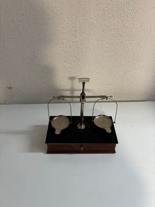 Balanza antigua de precisión