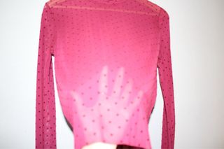 Camiseta transparente de malla con lunares