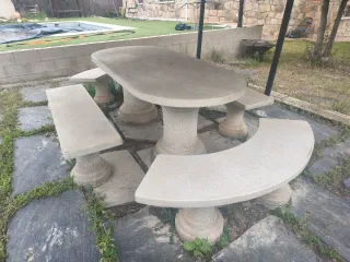 Conjunto mesa y bancos jardín piedra