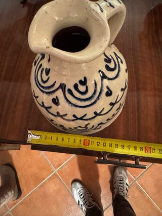 Jarra de barro esmaltado azul