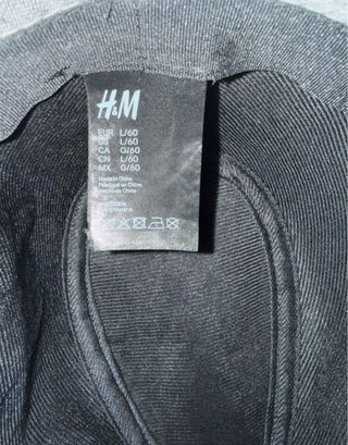 Sombrero gris con cinta negra