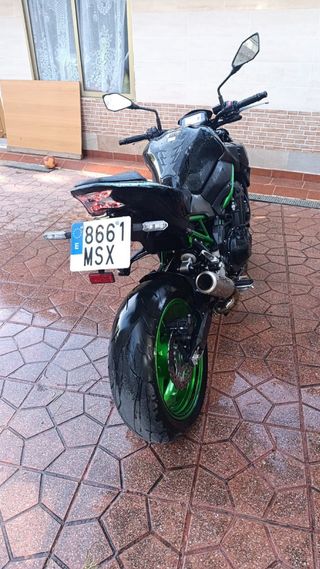 Kawasaki Z900 Negra y Verde