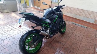 Kawasaki Z900 Negra y Verde