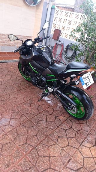 Kawasaki Z900 Negra y Verde