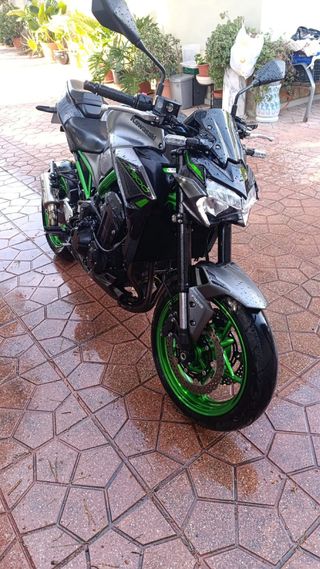 Kawasaki Z900 Negra y Verde