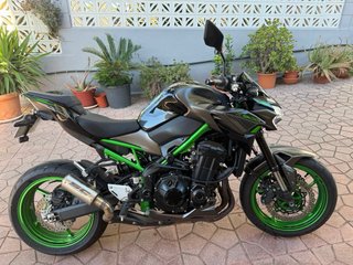 Kawasaki Z900 Negra y Verde full 2024