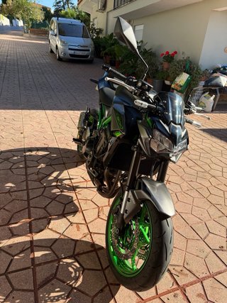 Kawasaki Z900 Negra y Verde full 2024