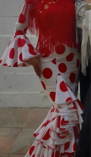 Traje de flamenca lunares rojo y blanco