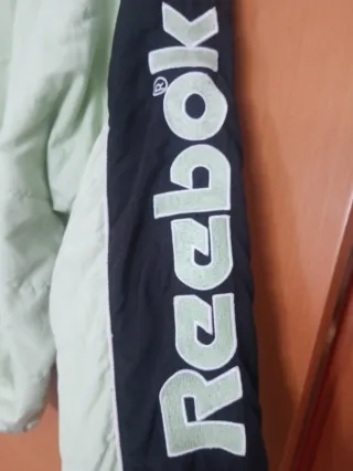 Chaqueta Reebok verde y negra mujer vintage