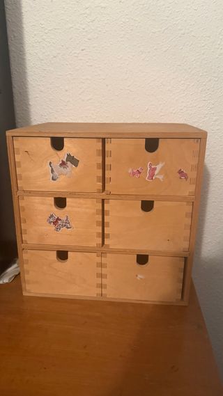 Cajonera de madera con dibujos