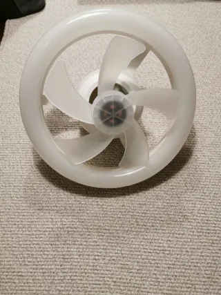 Lámpara con ventilador integrado