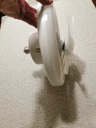 Lámpara con ventilador integrado