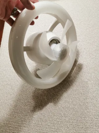 Lámpara con ventilador integrado