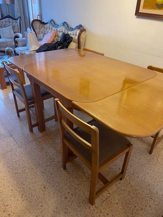 Mesa extensible y 4 sillas madera