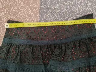 Falda Naf Naf volantes batista perforada negra