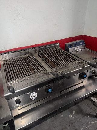 Parrilla Gas Volcánica Doble Acero en buen estado