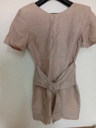Vestido beige elegante con cinturón.corte ingles