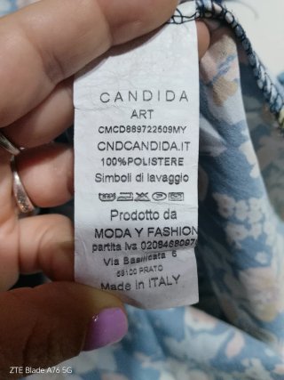 Blusa floreale con maniche a volant