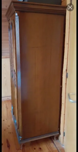Armario ropero de madera clásico