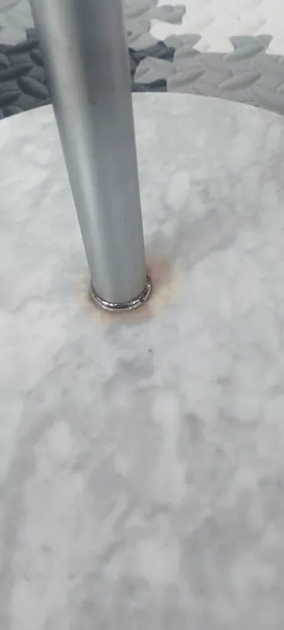 Toallero de pie con base de mármol