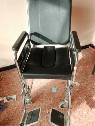 Silla de baño acolchada para mayores