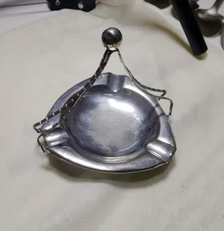 Cenicero de alpaca con pinzas