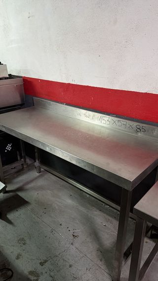 Mesa de acero 153x57x85 en buen estado