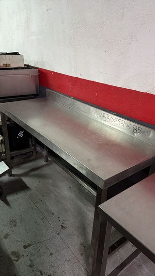 Mesa de acero 153x57x85 en buen estado