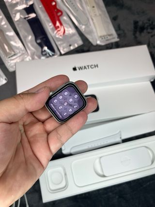 Apple Watch SE GPS 2ªGen 40mm aluminio con correas