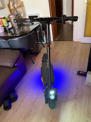 BMV Scooter Eléctrico Negro/Rojo