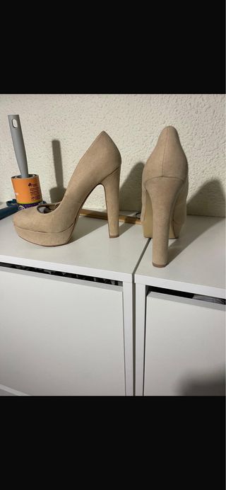 Zapatos de tacón beige