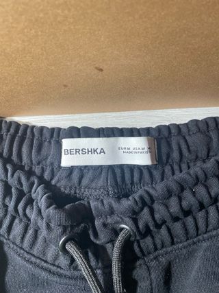 Conjunto 2 Pantalones Cargo Bershka Beige y Negro