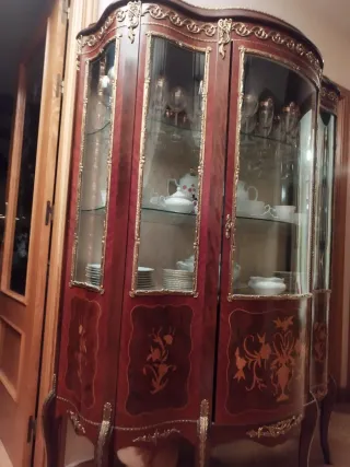 Mueble Luis XV madera y cristal